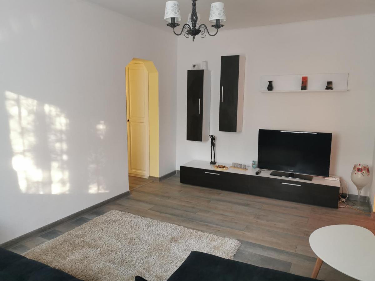 Chic Apartment Braila Bagian luar foto
